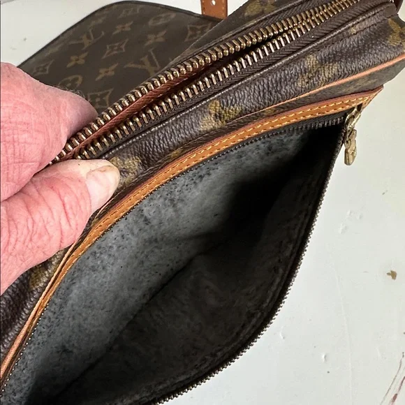 Louis Vuitton monogram Saint Germain
Date Code NO or D 0909
11” x 8” x 2” - Picture 10 of 15